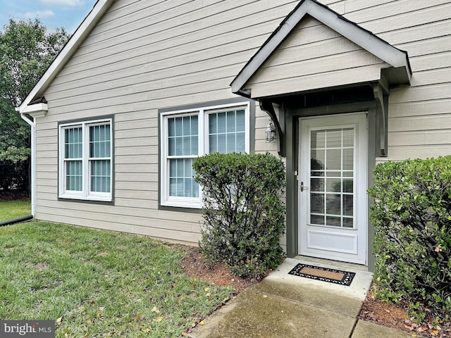 property entrance with a yard