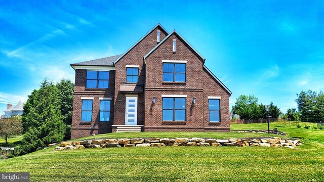 view of front of property with a front yard