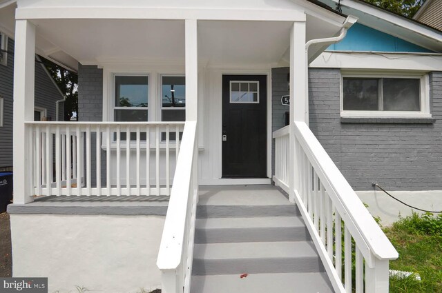 doorway to property featuring covered porch