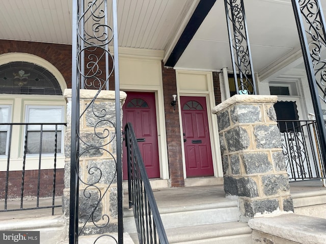 property entrance featuring covered porch