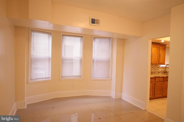 unfurnished room with light tile patterned floors