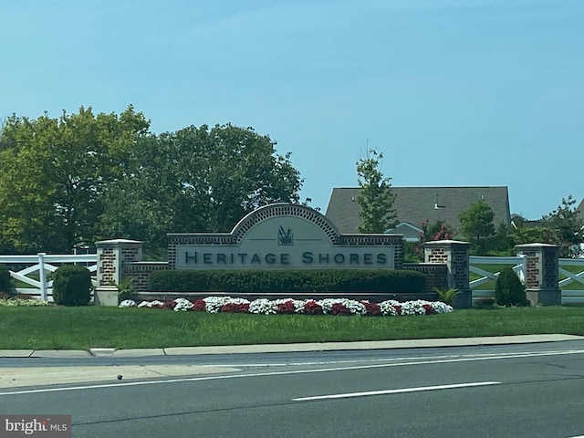 view of community / neighborhood sign