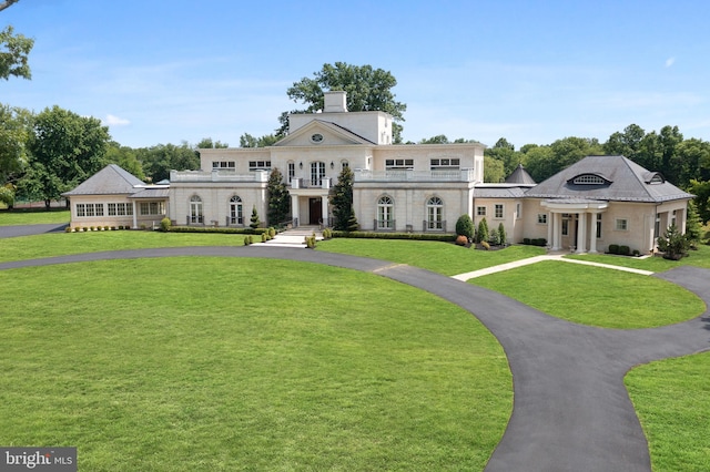 view of front of property with a front lawn