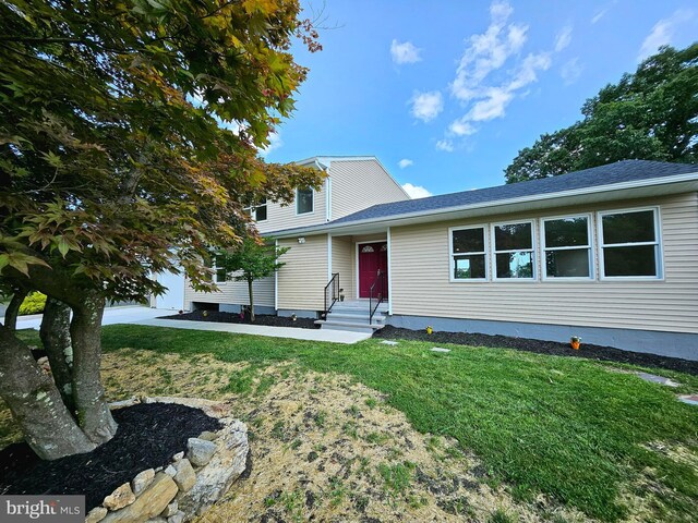 front of property featuring a front yard