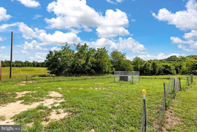 view of yard featuring a rural view