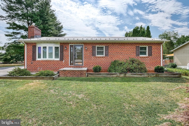 view of front of property with a front yard