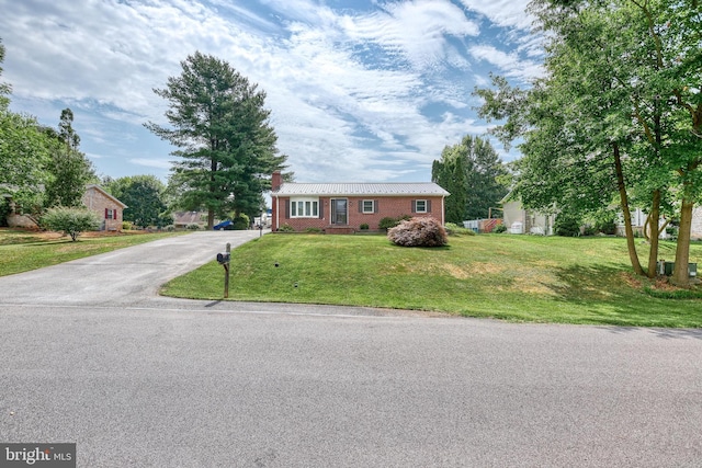 ranch-style home with a front yard