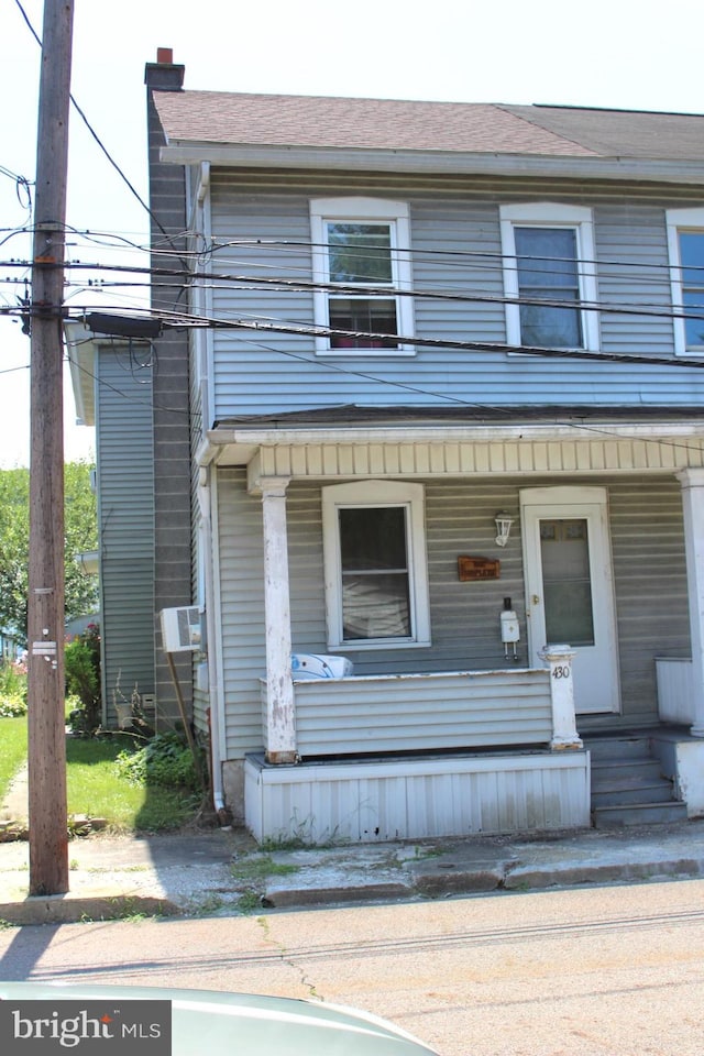 view of front facade featuring a porch