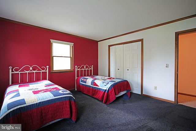 carpeted bedroom featuring a closet and ornamental molding