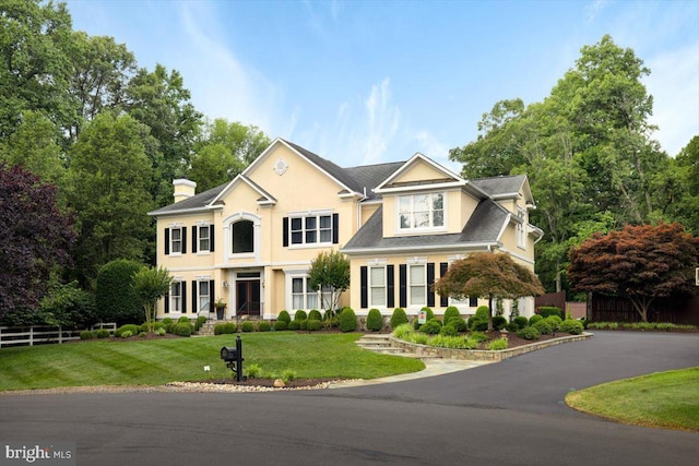 view of front of house with a front lawn