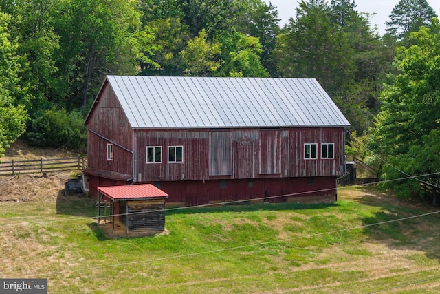 view of outdoor structure with a yard