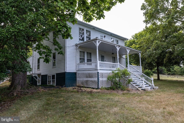 view of front facade with a front lawn and a porch