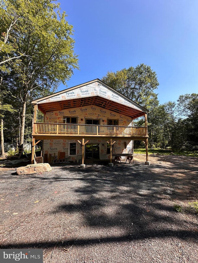 view of front facade featuring a deck