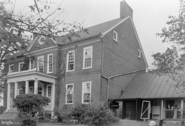 view of side of property