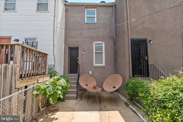 entrance to property featuring a wooden deck