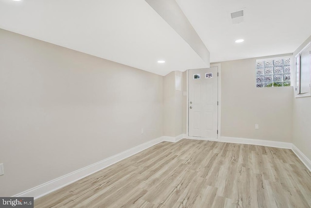 empty room featuring light wood finished floors, recessed lighting, and baseboards