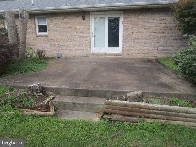 doorway to property with a patio area