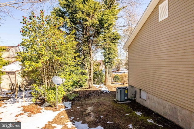 view of yard featuring central AC unit