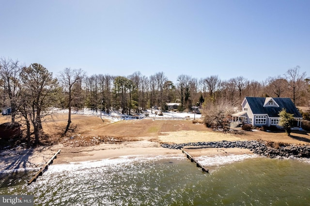 view of yard featuring a water view