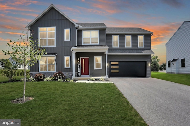 view of front facade featuring a garage and a yard