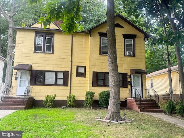 view of front of home with a front lawn