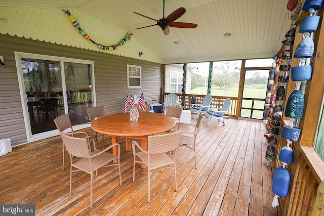 sunroom / solarium with ceiling fan