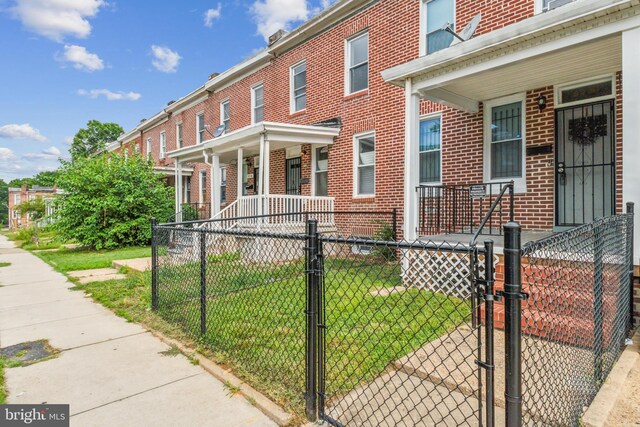 view of front facade with covered porch and a front lawn