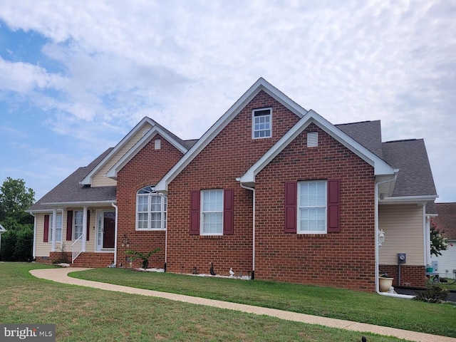 view of front facade with a front yard