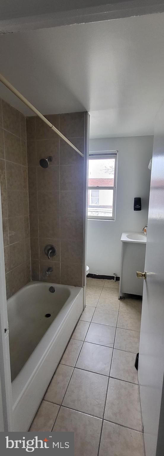 bathroom with tile patterned flooring and tiled shower / bath combo