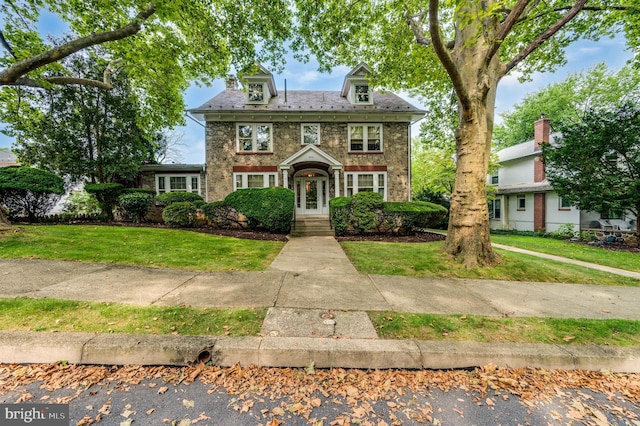 view of front of home with a front lawn