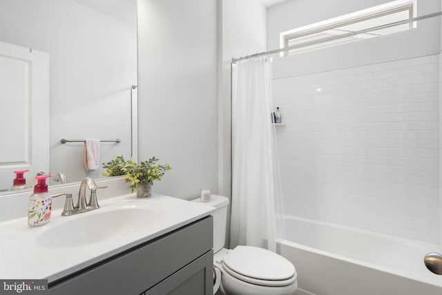 full bathroom featuring shower / bath combo with shower curtain, vanity, and toilet