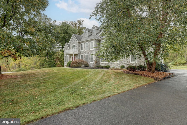 view of front of home with a front lawn