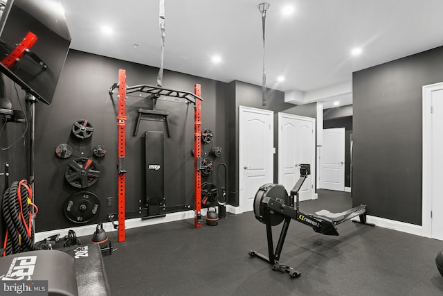 exercise room with recessed lighting and baseboards