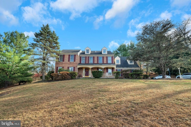 view of front facade featuring covered porch and a front lawn