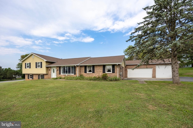 view of front of house featuring a garage and a front lawn