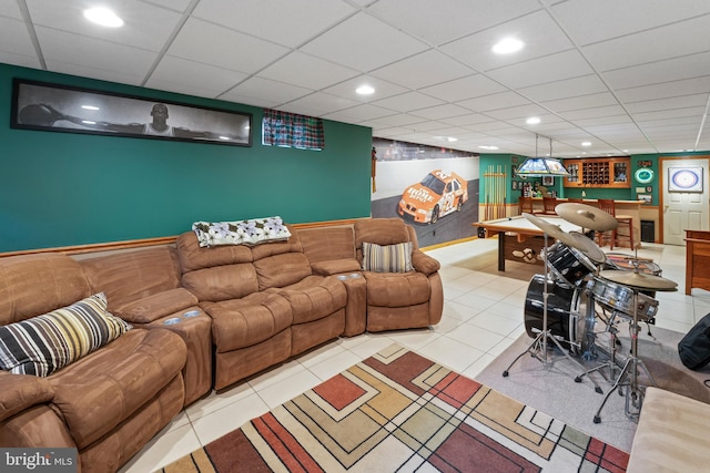 living room featuring a drop ceiling