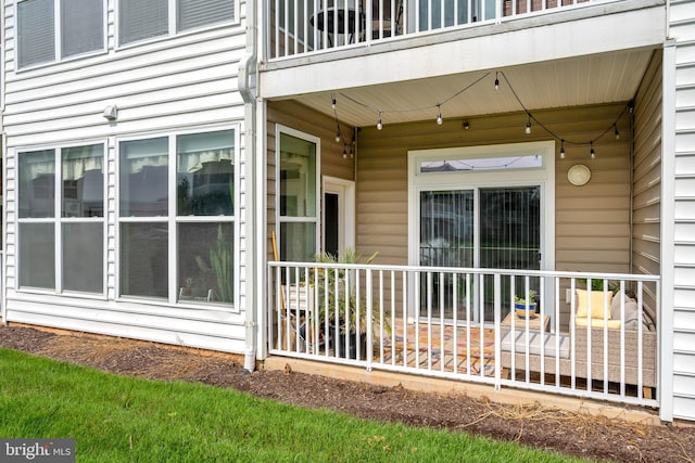 exterior space featuring a balcony