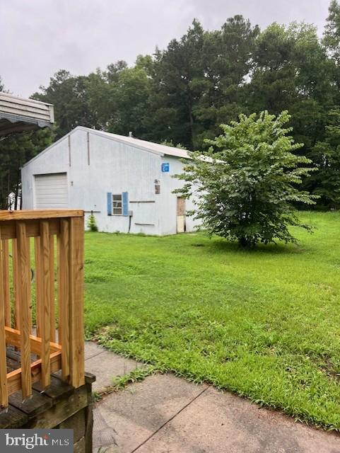 view of yard featuring a garage