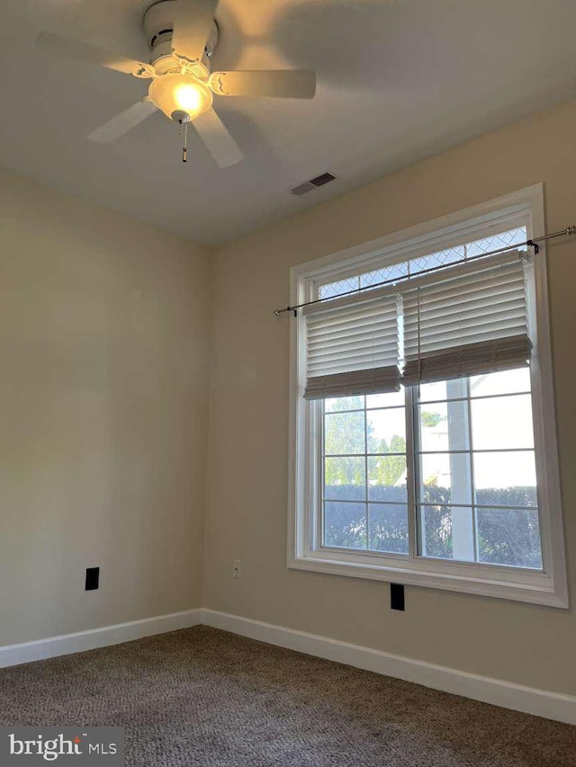 unfurnished room with carpet floors and ceiling fan