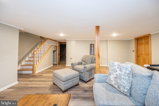 living room featuring hardwood / wood-style flooring and crown molding