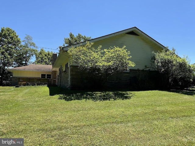 view of side of property featuring a yard