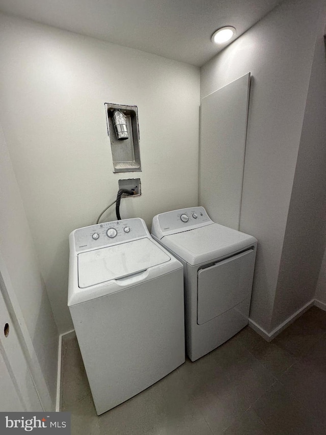 laundry room featuring washer and clothes dryer