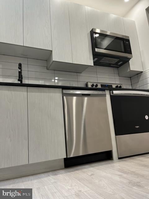 kitchen featuring stainless steel appliances and decorative backsplash