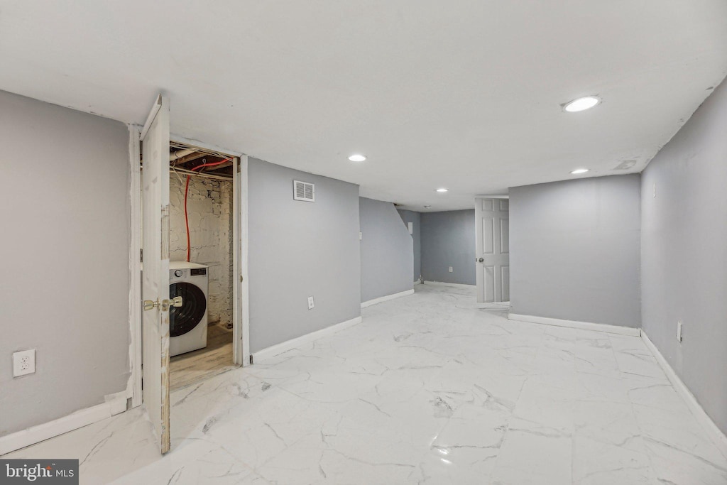 basement featuring washer / dryer