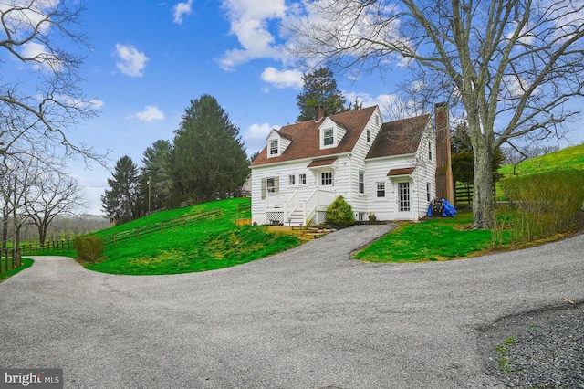 view of front of property with a front yard