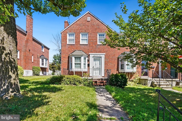 view of front of house featuring a front yard