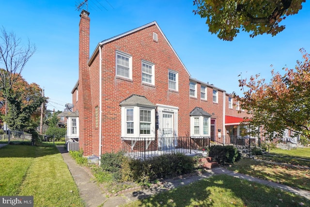 view of front of home with a front lawn