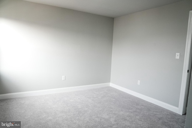 unfurnished room featuring carpet