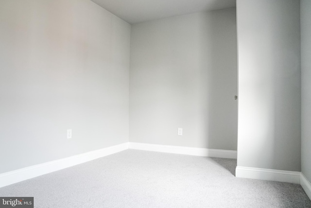 unfurnished room with carpet