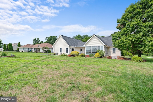 view of front facade with a front yard